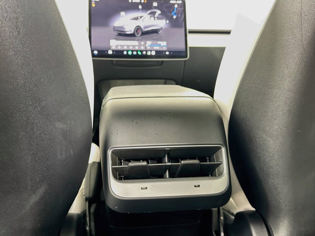 Used 2024 Tesla Model Y Performance AWD/4WD image 31