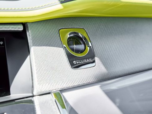 Used 2024 Rolls-Royce Cullinan image 95