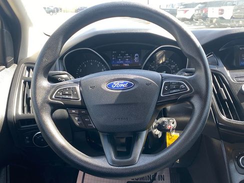 Used 2018 Ford Focus SE w/ SE Appearance Package image 23