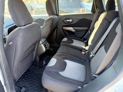 Used 2017 Jeep Cherokee Sport image 20