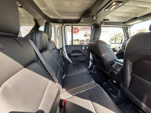 Used 2021 Jeep Wrangler Unlimited Sahara image 13