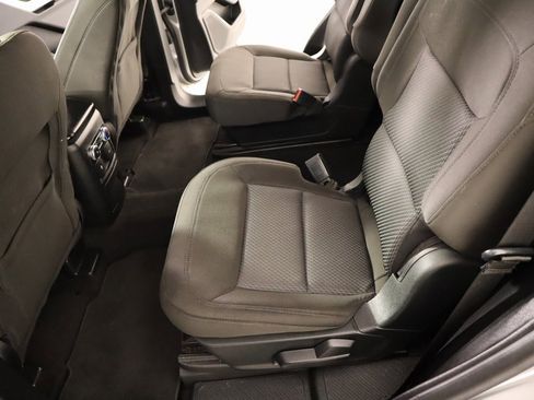 Used 2022 Ford Explorer XLT image 12