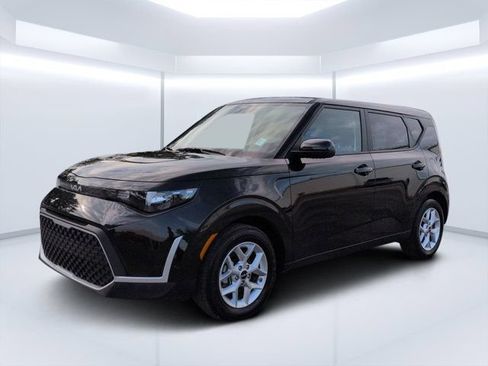 Used 2025 Kia Soul LX w/ LX Technology Package FWD image 7