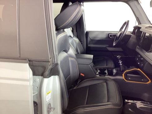 Used 2022 Ford Bronco Badlands image 8