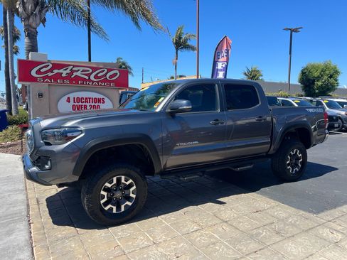Used 2017 Toyota Tacoma TRD Off-Road w/ Tow Package (A/T) AWD/4WD image 5
