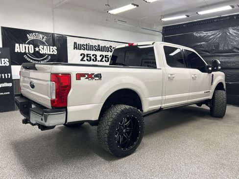Used 2017 Ford F250 Lariat w/ Lariat Ultimate Package AWD/4WD image 6
