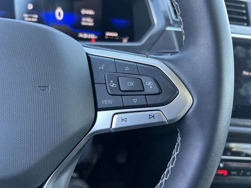 Certified 2023 Volkswagen Tiguan SE w/ Panoramic Sunroof Package AWD/4WD image 17