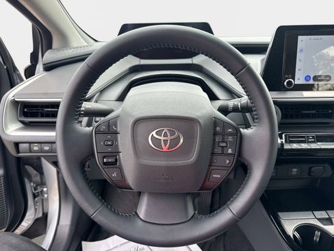 Used 2026 Toyota Prius LE FWD image 25