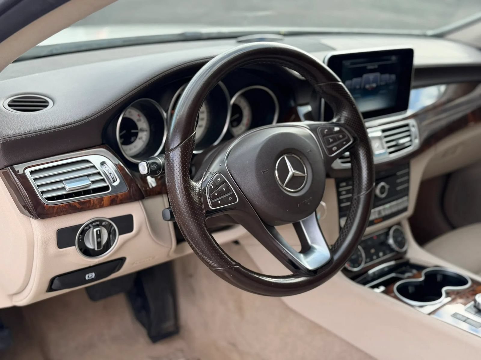 Used 2015 Mercedes-Benz CLS 400 4MATIC w/ Premium 2 Package image 5