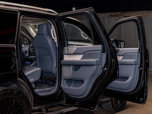 Used 2024 Lincoln Navigator Black Label image 31