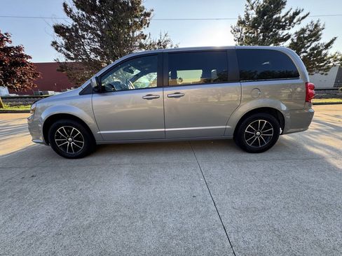 Used 2018 Dodge Grand Caravan GT FWD image 3