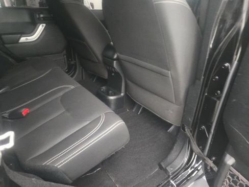 Used 2018 Jeep Wrangler Unlimited Sahara AWD/4WD image 25