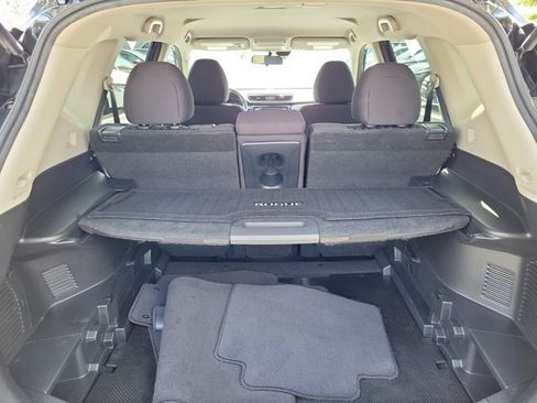 Used 2020 Nissan Rogue S w/ Special Edition Package FWD image 9