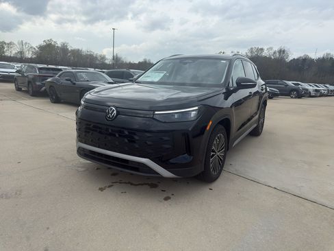 New 2026 Volkswagen Tiguan S FWD image 1