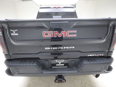 Used 2025 GMC Sierra 2500 AT4X AWD/4WD image 4