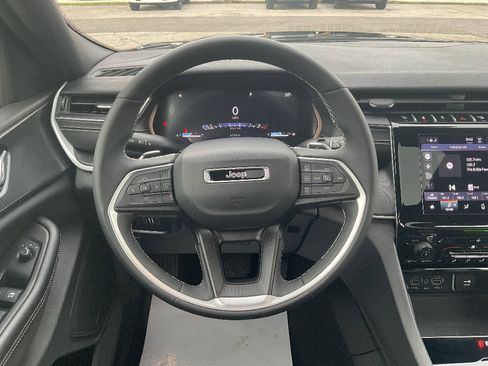 Used 2024 Jeep Grand Cherokee L Laredo w/ Luxury Tech Group I AWD/4WD image 11