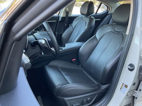 Used 2025 Genesis G70 2.5T image 14