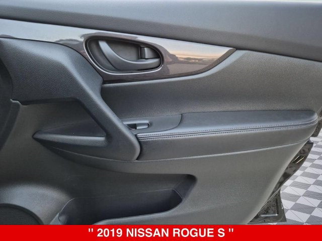 Used 2019 Nissan Rogue S AWD/4WD image 35