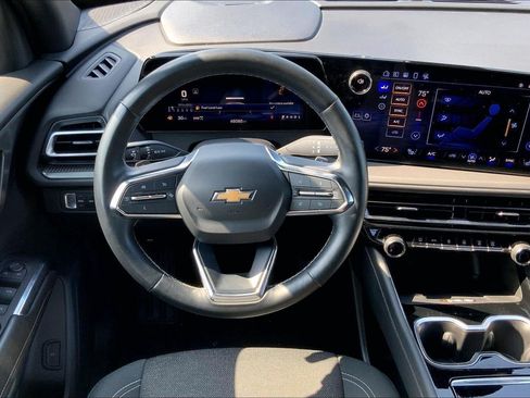 Used 2024 Chevrolet Traverse LT AWD/4WD image 5
