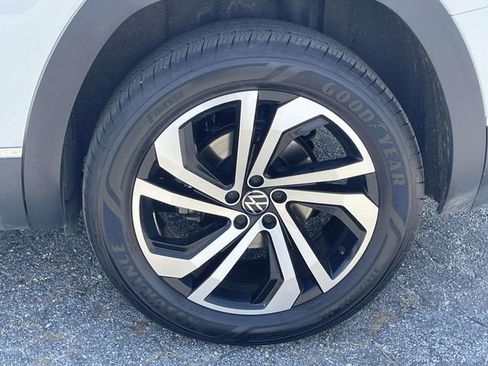 Used 2023 Volkswagen Atlas SEL AWD/4WD image 9