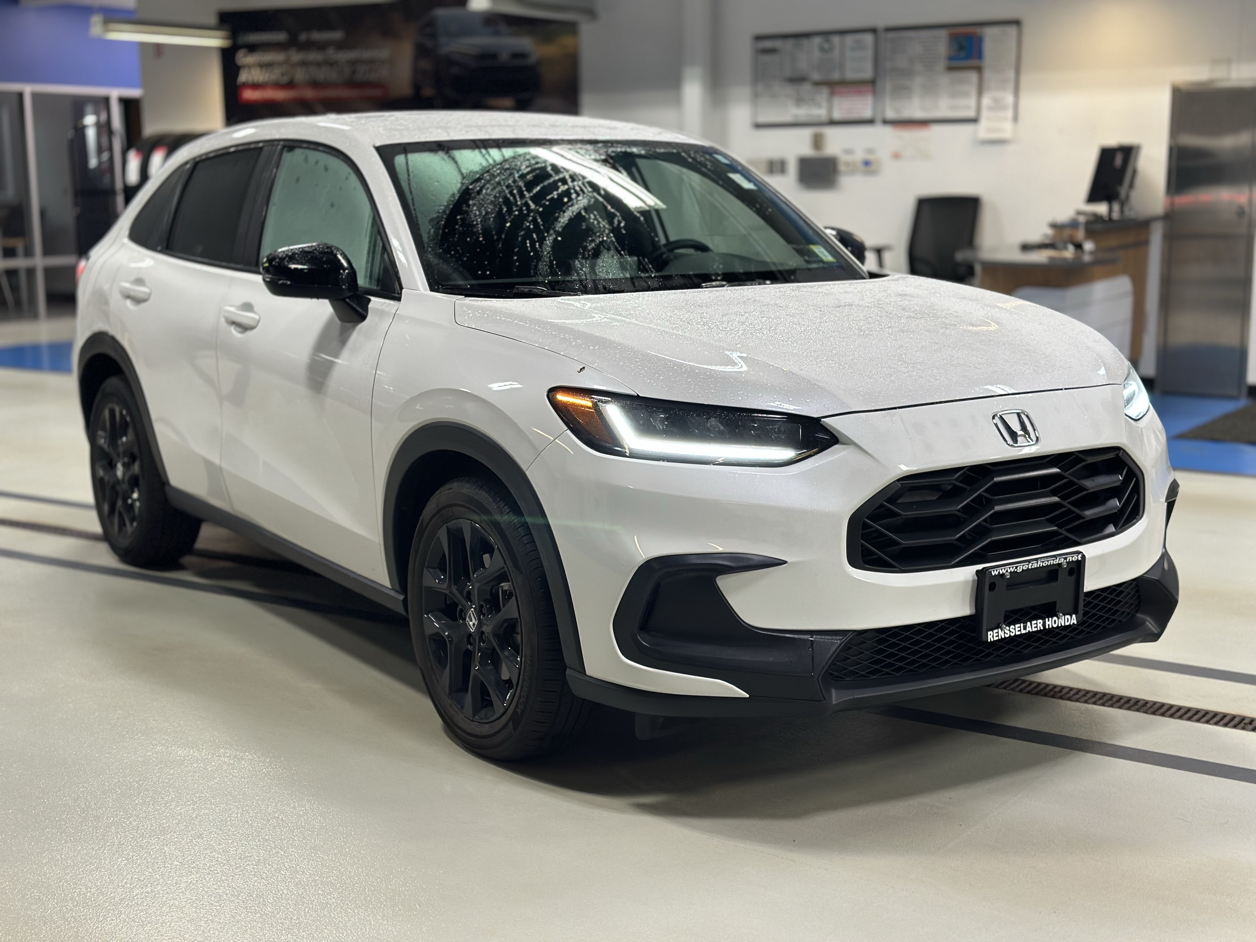 Used 2024 Honda HR-V Sport image 3
