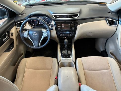 Used 2016 Nissan Rogue SV image 3