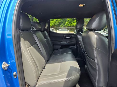 Used 2018 Toyota Tacoma TRD Off-Road w/ Technology Package AWD/4WD image 15