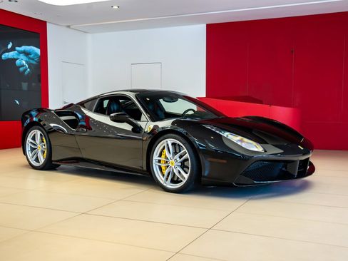 Certified 2016 Ferrari 488 GTB RWD image 1