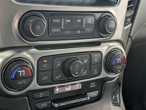Used 2018 Chevrolet Suburban LT image 20