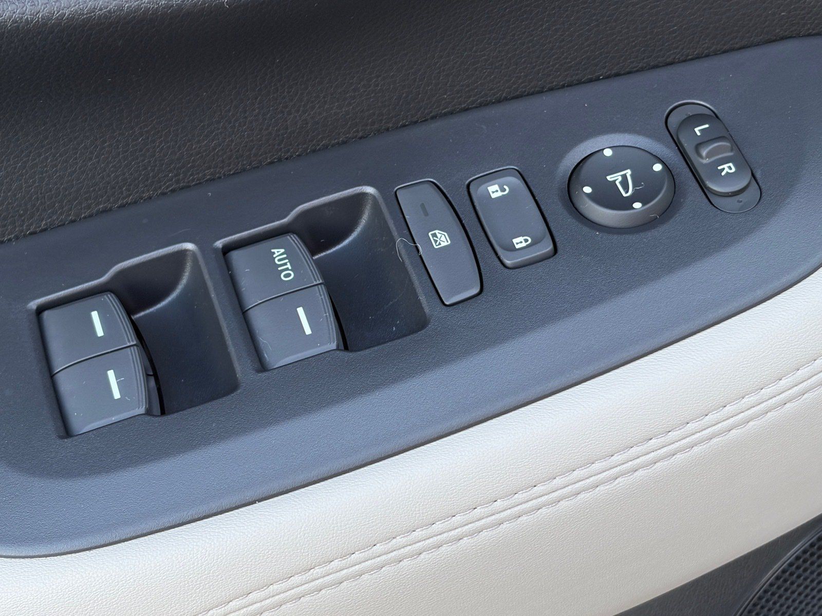 Used 2024 Honda HR-V LX image 16