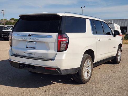Used 2024 Chevrolet Suburban Premier w/ Premium Package RWD image 4