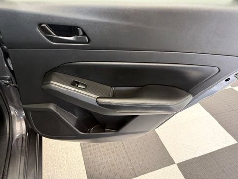 Used 2024 Nissan Altima 2.5 SV FWD image 24
