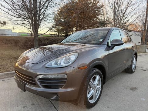Used 2011 Porsche Cayenne S image 3