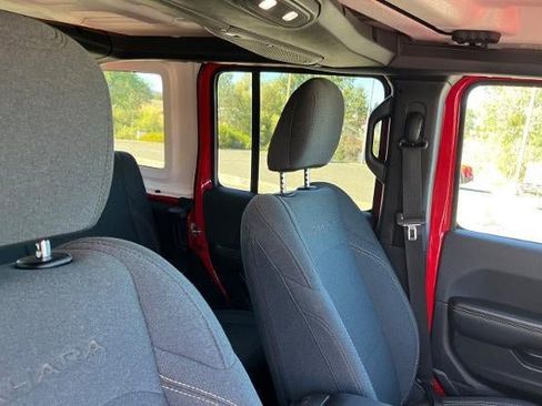 Used 2024 Jeep Wrangler Unlimited Sahara AWD/4WD image 24