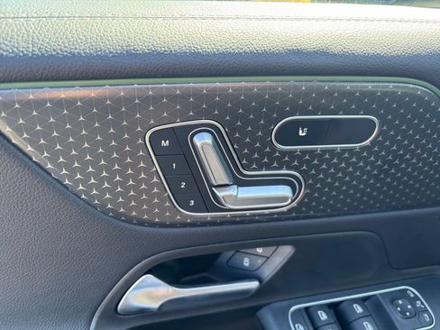 Used 2025 Mercedes-Benz GLB 250 image 22