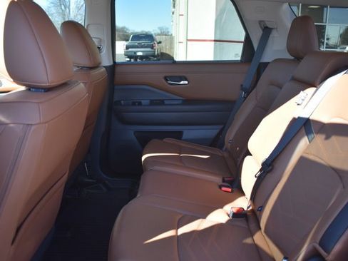 Used 2024 Nissan Pathfinder Platinum w/ Cargo Package image 15