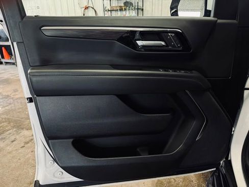 Used 2025 Chevrolet Tahoe LT image 13