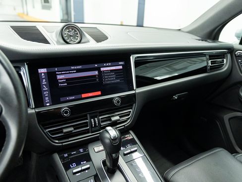 Used 2022 Porsche Macan S w/ Premium Package Plus AWD/4WD image 27