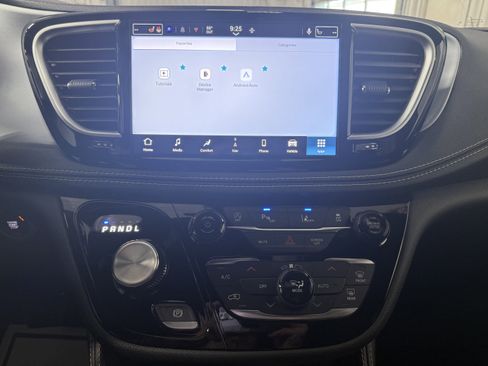 New 2026 Chrysler Pacifica Limited w/ Uconnect Theater Family Group image 41