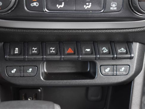 Used 2019 Chevrolet Colorado ZR2 w/ ZR2 Midnight Special Edition image 10