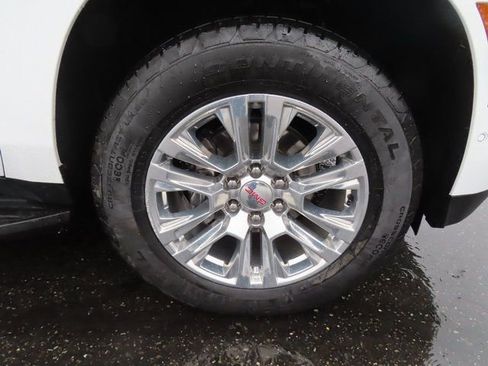 Certified 2025 GMC Yukon XL Denali image 9