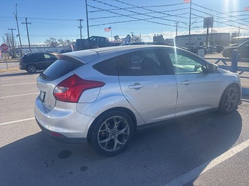 Used 2014 Ford Focus SE w/ Equipment Group 201A image 3