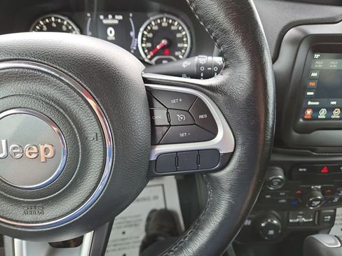 Used 2018 Jeep Renegade Latitude w/ Cold Weather Group image 19
