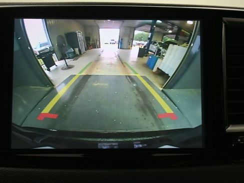 Used 2024 Chrysler Pacifica Touring-L FWD image 11