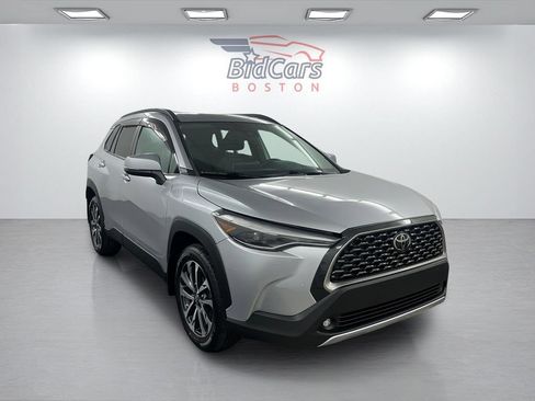 Used 2022 Toyota Corolla Cross XLE AWD/4WD image 3