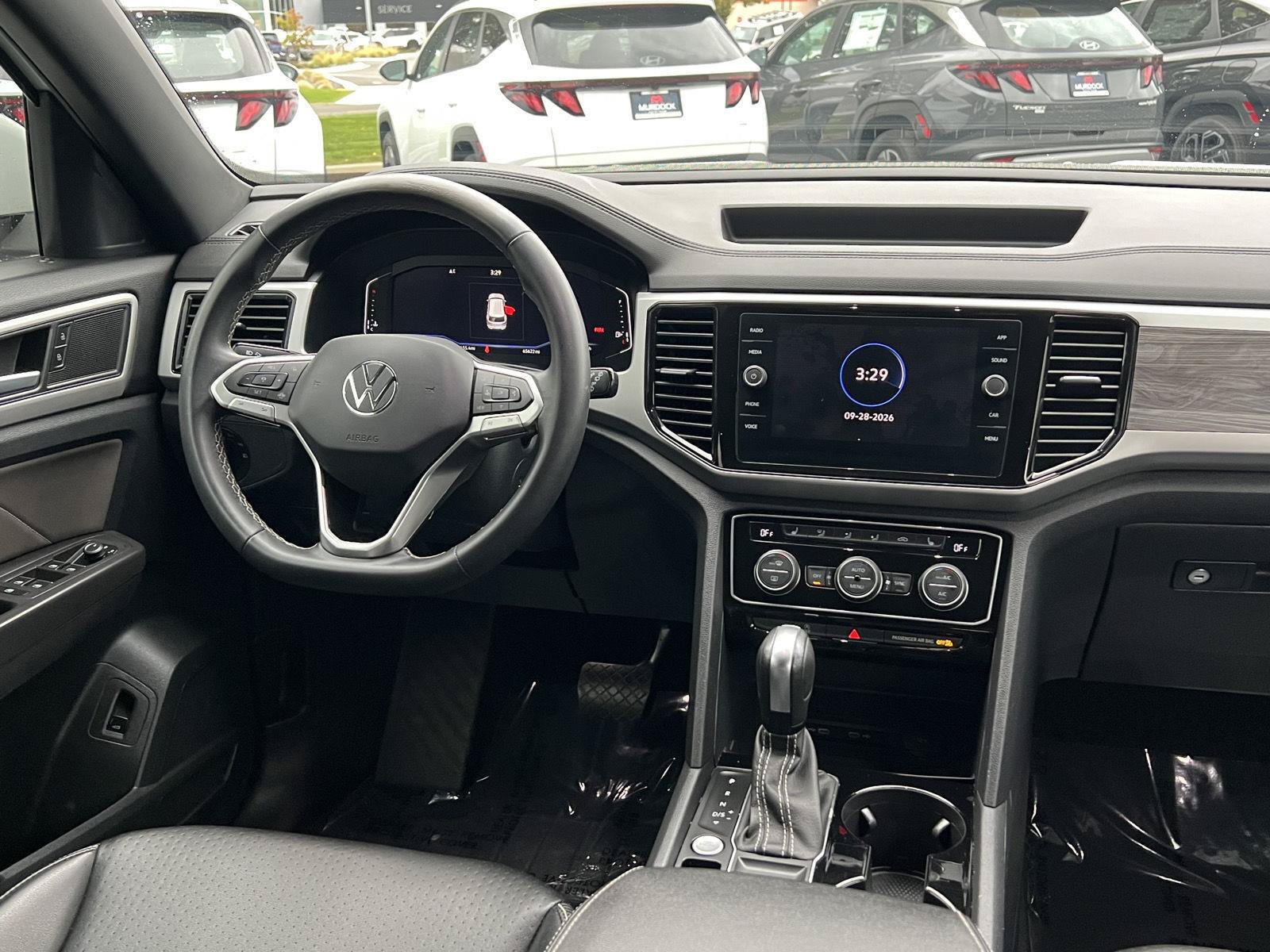 Used 2022 Volkswagen Atlas Cross Sport SE FWD image 2
