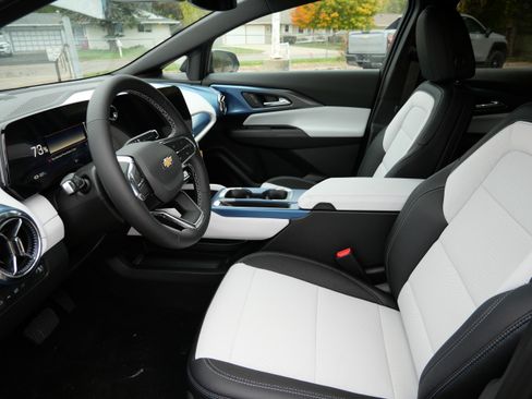 New 2025 Chevrolet Equinox EV LT AWD/4WD image 4
