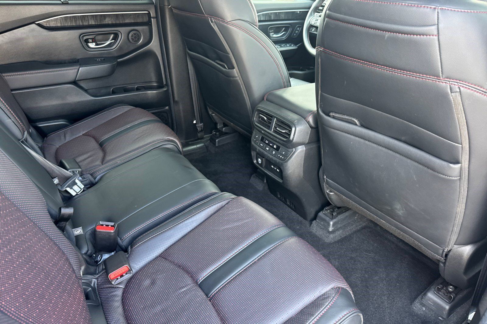 Certified 2025 Honda Pilot Black Edition image 35