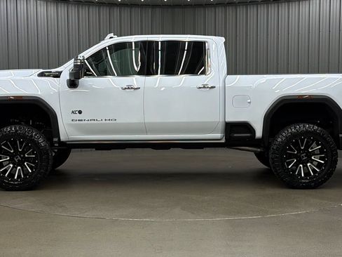 Used 2026 GMC Sierra 3500 Denali Ultimate w/ LPO, GMC Protection Package AWD/4WD image 2