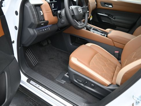 New 2026 Nissan Pathfinder Platinum AWD/4WD image 12
